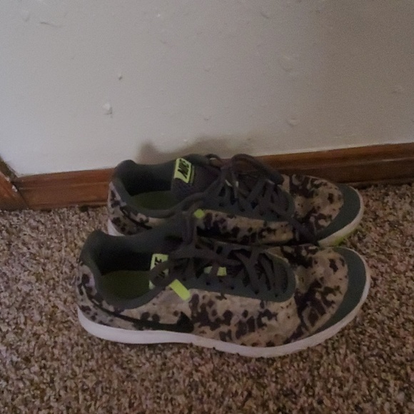 Nike Shoes - Picture 2 of 2